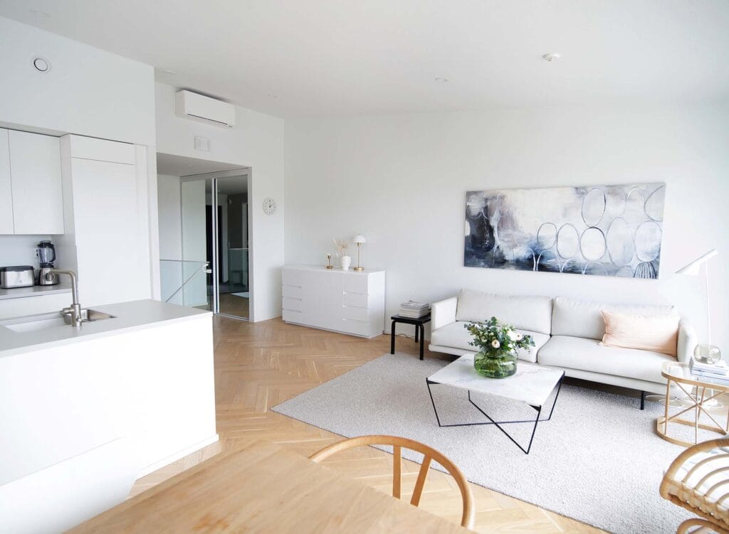 Daikin Stylish ilmalampopumppu olohuoneessa