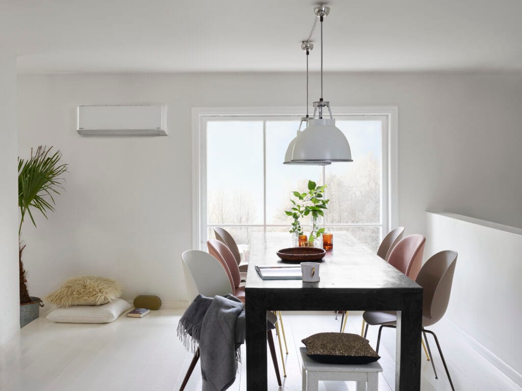 Toshiba Premium+ ilmalämpöpumppu ruokailutilassa